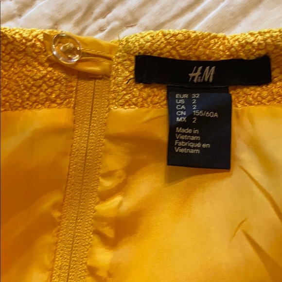 H&M Gold Textured Pleated Skirt - Picture 3 of 6